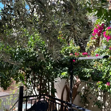 Candia Ξενοδοχείο *